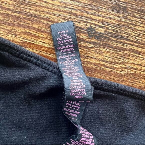 Betsey Johnson Performance Black & White Floral High Neck Sports Bra - Picture 4 of 8